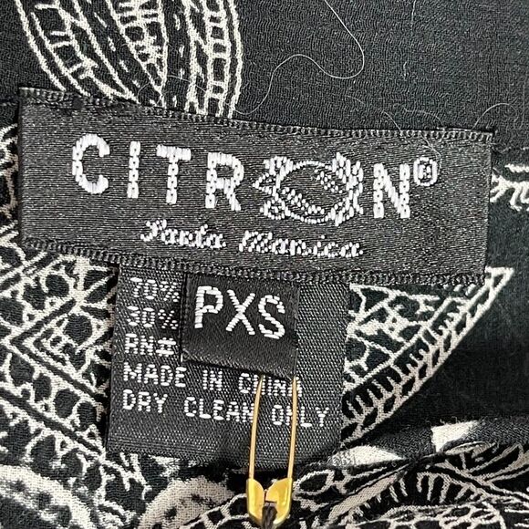 Citron Santa Monica Black Print Frog Closure Top - Picture 3 of 11